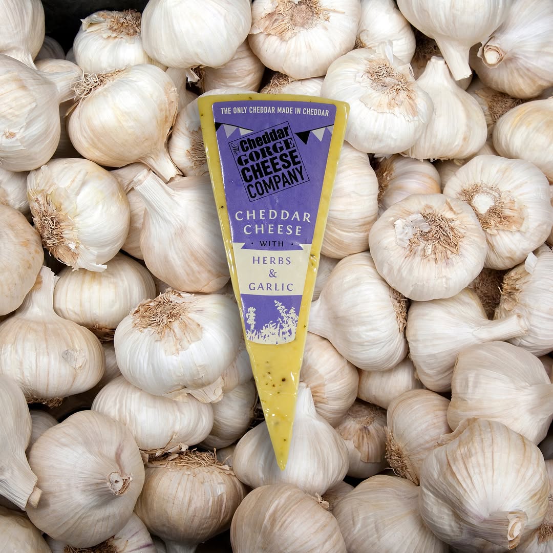 Raw Herb & Wild Garlic Cheddar